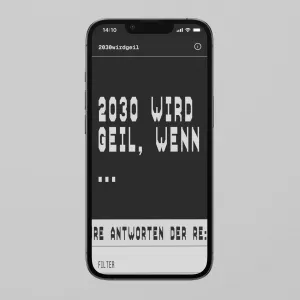 Smartphone zeigt Text in Großbuchstaben 