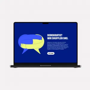 Screen der Demo-Mat Info-Seite mit einer Illustration von sich zwei umarmenden Sprechblasen, einem Textabsatz und der Überschrift: Demokratie? Wir shufflen das.