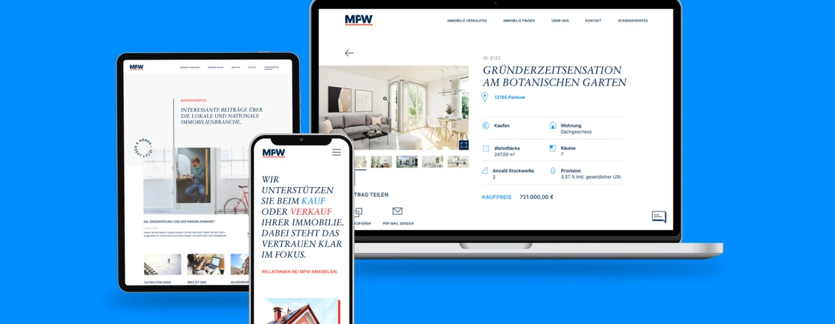 Minimalistisch-luftig wirkendes Design der neuen Website, auf einem Desktop, Handy und Tablet Screen. Weißer Hintergrund mit Farbakzenten in den Markenfarben Blau und Rot