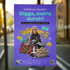 An einer Glasscheibe ist ein Plakat mit dem Kampagnen-Motiv für Landschafts- und Gartenbau zu sehen.