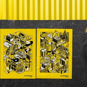 Drei gelbe Poster mit schwarz-weißen, isometrischen Linienillustrationen von Personen, Städten und Aktivitäten kleben nebeneinander an einer Werbefläche aus schwarzen OSB-Platten. Die Plakate werben für das „your space Projekt“ von outreach.berlin zur Förderung kultureller Jugendbildung. Im Hintergrund steht ein strahlend gelber Container. Ein Mann mit Kopfhörern, gelber Mütze und schwarzem Mantel läuft an den Plakaten vorbei; seine Bewegung ist leicht unscharf dargestellt