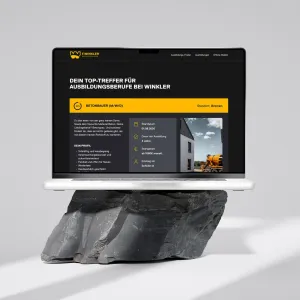 Desktop screen with a centrally located job overview that clearly organizes information and supports quick decision-making